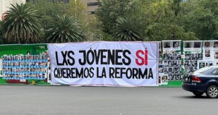 Pancarta de Jóvenes por la Reforma Judicial.