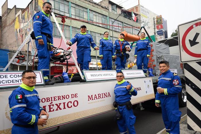 Integrantes de la Secretaría de Marina (Semar) en el Desfile Cívico Militar desde el Centro Histórico de la Ciudad de México.