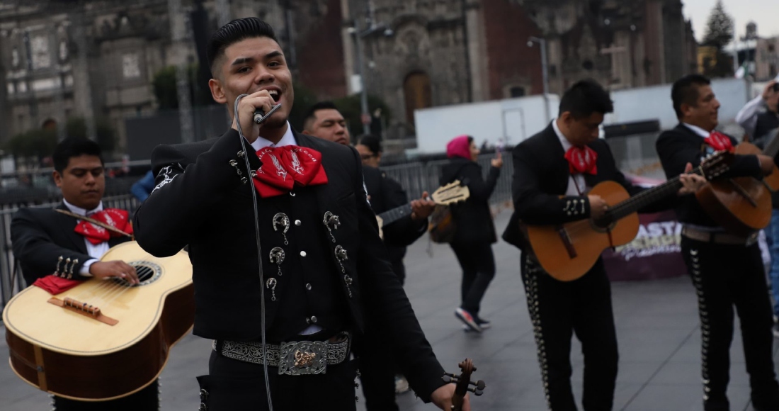 Un grupo de mariachis fue invitado para dedicarle distintas canciones a Andrés Manuel López Obrador.