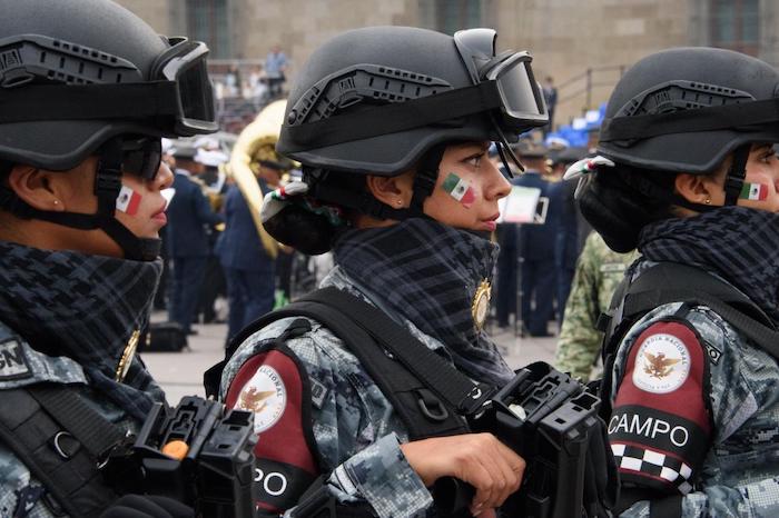 Un grupo de mujeres que pertenece a las filas de la Guardia Nacional (GN) en el Desfile Militar.