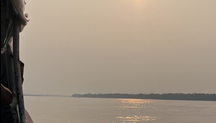 Imagen del sol cubierto por el humo de los incendios sobre el río Marañón en el departamento amazónico de Loreto, Perú, el 7 septiembre.