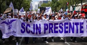 Trabajadores del Poder Judicial de la capital realizaron una manifestación en los alrededores del Senado de la República, esto para mostrar su inconformidad contra de la reforma judicial que será discutida en el Senado de la República a partir del próximo domingo.