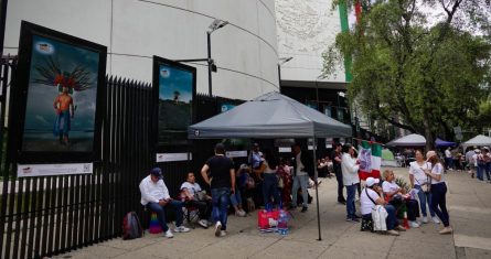 Trabajadores del Poder Judicial de la capital realizaron una manifestación en los alrededores del Senado de la República esto como parte de las actividades que se desarrollan en la capital en contra de la reforma judicial que recientemente fue aprobada por la Cámara de Diputados y se prevé sea discutida en el Senado de la República a partir del próximo domingo.