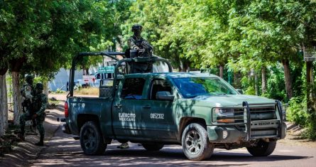 El Gobierno federal envió a Sinaloa más de dos mil militares y efectivos de la Guardia Nacional que han resultado insuficientes para contener la ola de violencia que mantiene aterrorizada a la población.