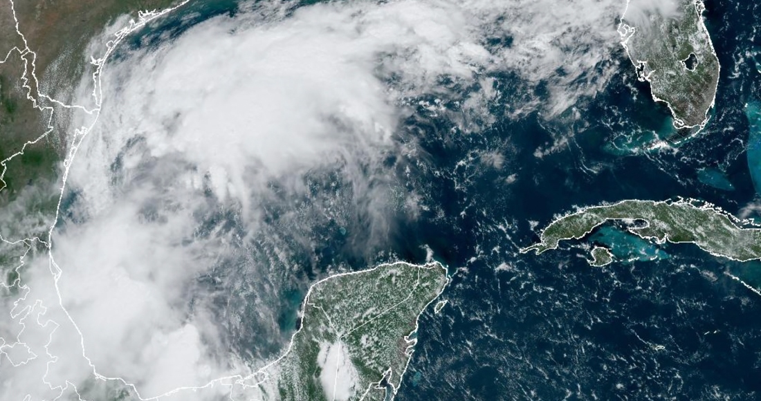 Esta imagen satelital del domingo 8 de septiembre de 2024 proporcionada por la Oficina Nacional de Administración Oceánica y Atmosférica de Estados Unidos (NOAA por sus siglas en inglés) muestra una depresión tropical en el Golfo de México. El lunes 9 de septiembre de 2024, la tormenta tropical Francine se formó frente a la costa de México y se prevé azote Texas con lluvias.