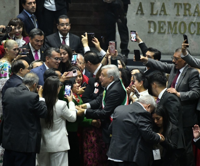 En una de sus últimas apariciones públicas, Andrés Manuel López Obrador en San Lázaro. 