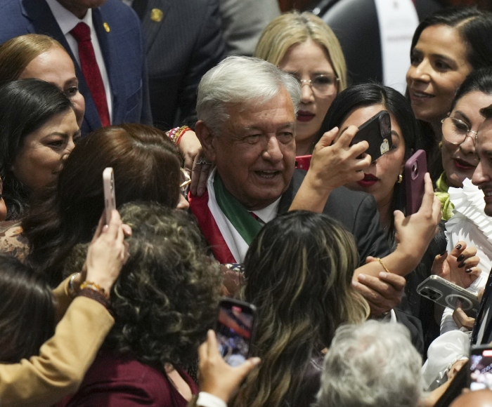 El Presidente saliente Andrés Manuel López Obrador llega al Congreso para la toma de posesión de Claudia Sheinbaum como nueva presidenta de México en Ciudad de México, el martes 1 de octubre de 2024. 