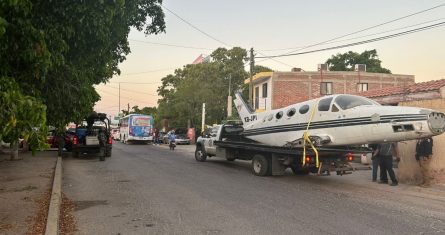 En el domicilio asegurado, se realizaron actos de investigación consistentes en la búsqueda de vestigios, logrando confiscar equipo industrial para la elaboración de sustancias químicas.