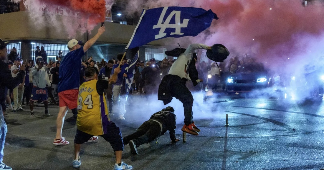 La celebración de los aficionados se desbordó en algunas áreas de Los Ángeles.