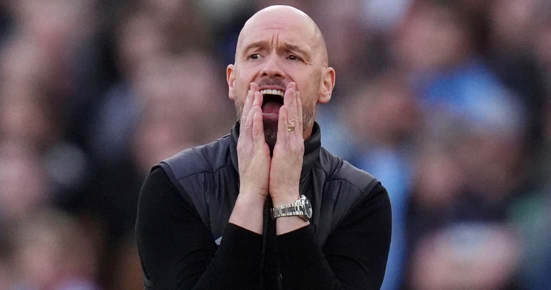 El entrenador del Manchester United, Erik ten Hag, reacciona durante el partido de fútbol de la Premier League inglesa entre el West Ham United y el Manchester United en el London Stadium de Londres, el domingo 27 de octubre de 2024.