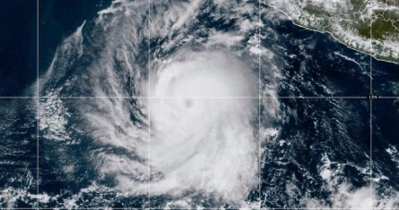 Esta imagen por satélite proporcionada por la NOAA el martes 22 de octubre de 2024 muestra al huracán Kristy.