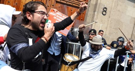 Las y los manifestantes buscan que el Consejo de la Judicatura pueda garantizar su salario y prestaciones ante la inminente implementación de la Reforma Judicial del expresidente Andrés Manuel López Obrador.