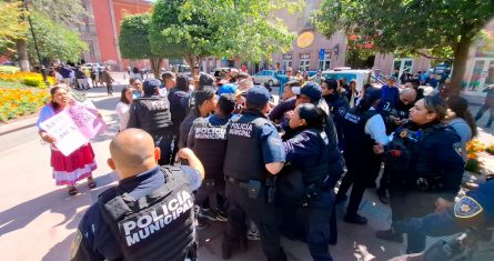 policias-queretaro-reprimen-artesanos-2