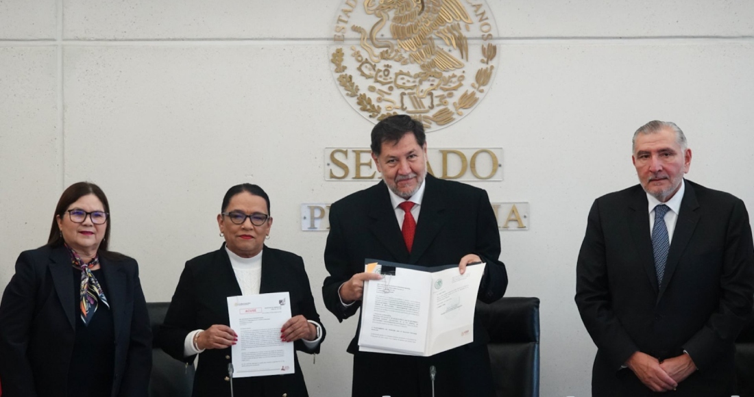 Imelda Castro Castro, vicepresidenta de la mesa directiva; Rosa Isela Rodríguez, secretaria de Gobernación; Gerardo Fernández Noroña, presidente de la mesa directiva en el Senado de la República, y Adán Augusto, coordinador de la JUCOPO, durante la entrega del paquete de iniciativas de Claudia Sheinbaum, Presidenta de México, en el Senado de la República.