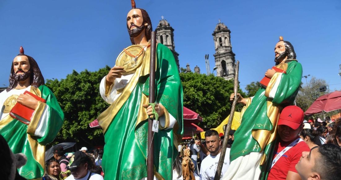 Fieles a San Judas Tadeo acudieron la Iglesia de San Hipólito, como cada 28 de mes, para celebrar al santo de las causas difíciles.