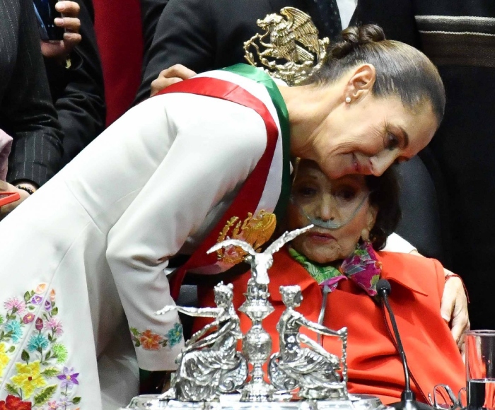 Sheinbaum Pardo e Ifigenia Martínez en San Lázaro. 