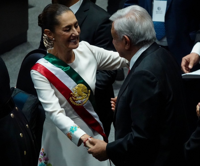 Claudia Sheinbaum Pardo rindió protesta ante el pleno de la Cámara de Diputados como la nueva Presidenta de México. La banda presidencial le fue entregada de manos de la presidenta de la Cámara, Ifigenia Martínez y del Presidente saliente Andrés Manuel López Obrador. 