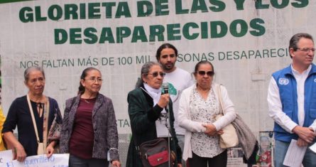 La activista y defensora de los derechos humanos, Tita Radilla, hija de Rosendo Radilla, se reunió con otros familiares y con Jesús Peña Palacios, representante adjunto de la ONU en México, en la glorieta de personas desaparecidas para conmemorar los 50 años de la desaparición de su padre, ocurrida el 5 de agosto de 1974.