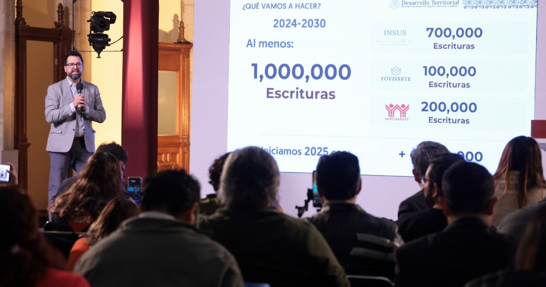 La Presidenta informó que en este sexenio se planea contribuir un millón de viviendas nuevas, se realizarán 450 mil mejoramientos y ampliaciones de vivienda. Todo con una inversión superior a los 600 mil millones de pesos, adicionalmente habrá un programa de escrituración en donde se prevé dar un millón de escrituras.