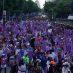 Decenas de mujeres y madres de víctimas de feminicidio marcharon para exigir justicia en el marco del Día Internacional de la Eliminación de la Violencia contra la Mujer en la Glorieta de las Mujeres que Luchan hacia el Zócalo capitalino.