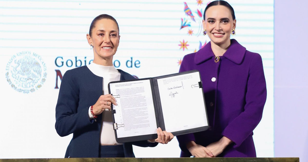 La Presidenta Claudia Sheinbaum y Altagracia Gómez.