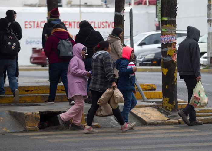 Personas utilizando ropa invernal