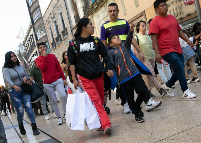 Ciudadanos hacen compras en el Buen Fin 2023