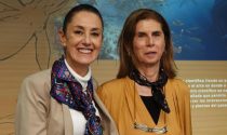 La Presidenta Claudia Sheinbaum Pardo junto a su madre, la doctora Annie Pardo Cemo.