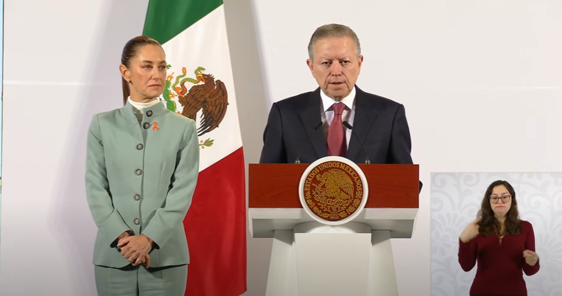 El Ministro en retiro Arturo Zaldívar en la conferencia de la Presidenta Claudia Sheinbaum Pardo.