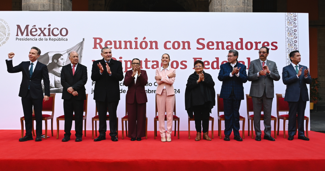 Diputados y Senadores de la Cuarta Transformación (4T) sostuvieron una reunión privada en Palacio Nacional con la Presidenta Claudia Sheinbaum, en donde hablaron sobre las reformas aprobadas en el Congreso de la Unión y en la que también cerraron filas para encarar al próximo Gobierno de Estados Unidos que encabezará Donald Trump.