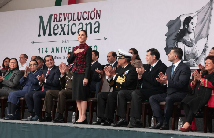 En la ceremonia para dar pie al Desfile Cívico Militar estuvieron presentes secretarios de estado y los representantes de la Cámara de Diputados y del Senado.