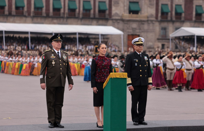 La Presidenta junto a los titulares de las Fuerzas Armadas.