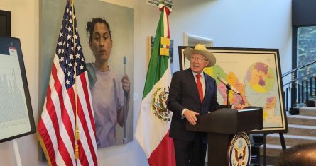 El Embajador de Estados Unidos en México, Ken Salazar, reafirmó su postura crítica hacia la política de austeridad del Gobierno mexicano. Foto: Romina Gándara, SinEmbargo.