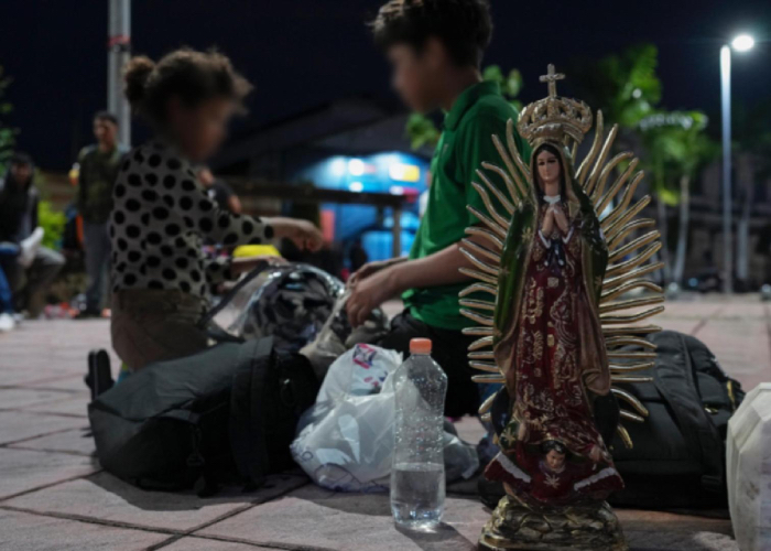 Migrantes de Honduras se preparan para unirse a una caravana que partió de Tapachula, en el sur de México, con la esperanza de llegar a la frontera norte del país y, luego, a Estados Unidos, el martes 5 de noviembre de 2024.