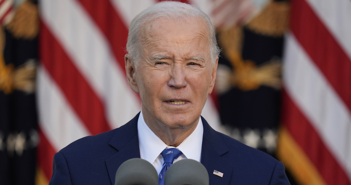 Biden insta a Trump a "replantearse" los aranceles a China, México y Canadá