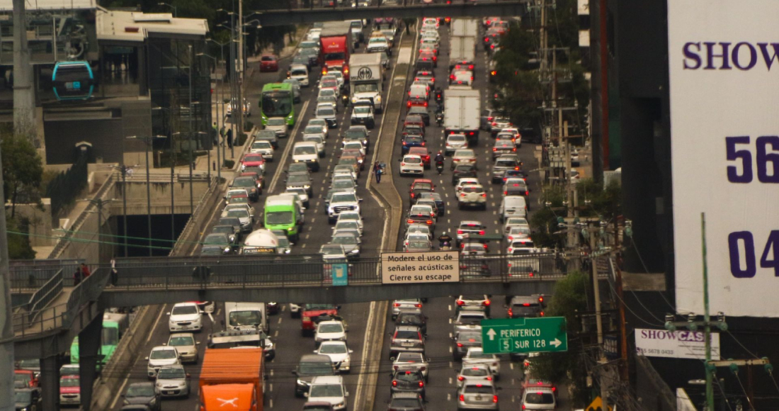 Automóviles en el tráfico de la Ciudad de México.