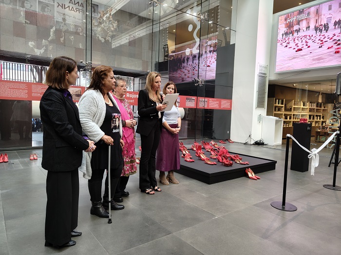 Zapatos rojos, la instalación llega al Museo Memoria y Tolerancia