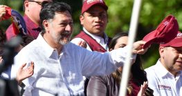 Gerardo Fernández Noroña, presidente de la mesa directiva del Senado de la República, durante el cierre de la gira nacional de asambleas informativas y de afiliación por parte del Comite Nacional de Morena, evento realizado en la Plaza de las Tres Culturas en Tlatelolco.