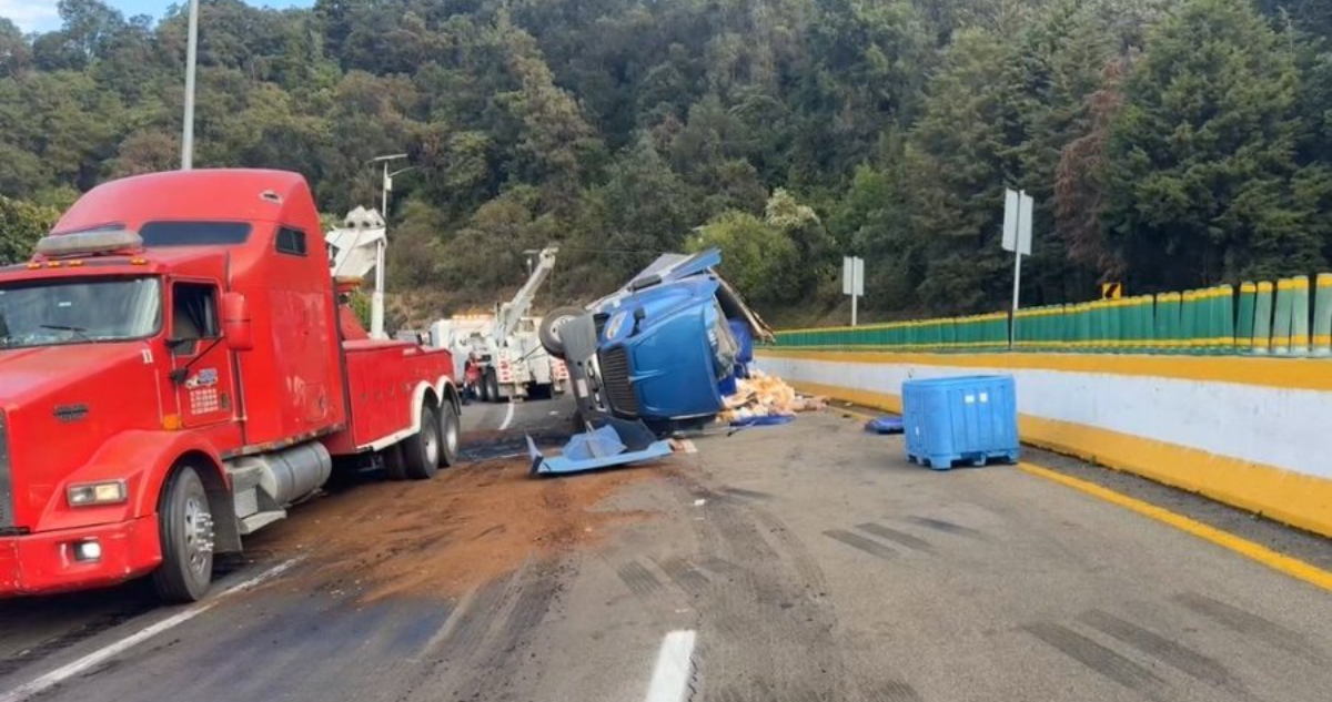 Un accidente en la autopista México-Cuernavaca provocó una fila de ocho kilómetros de tráfico.