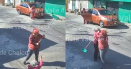 Con todo y escoba, mujer golpea a adulta mayor en Chalco, Edomex.