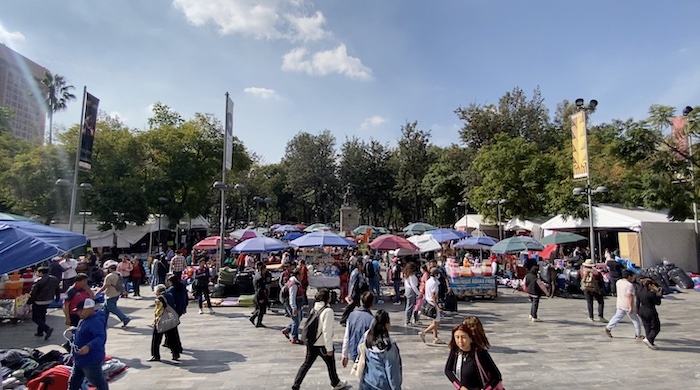 Puestos de comerciantes en la Alameda en CDMX