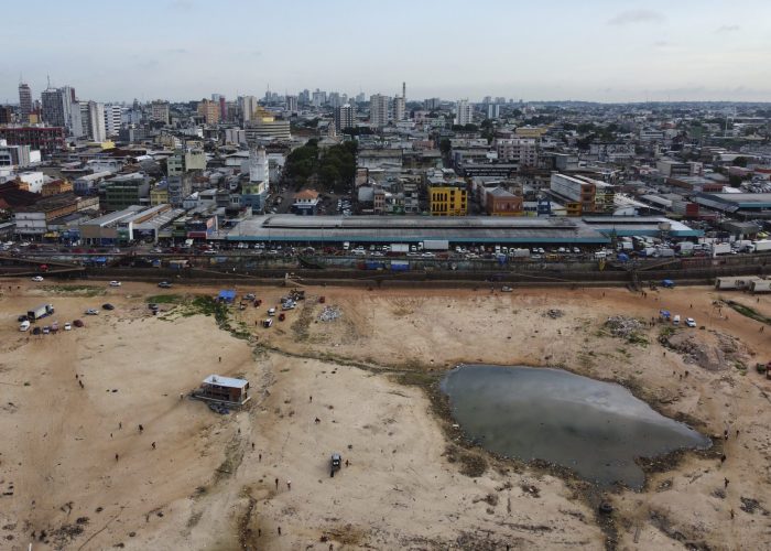 Una parte del río Negro en el puerto de Manaus, en el estado de Amazonas, en Brasil.