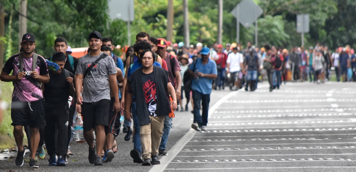 Caravana migrante alista salida desde el sur de México rumbo a EU