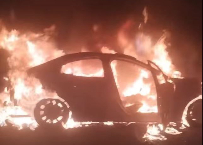 Carro en llamas en Lagos de Moreno.