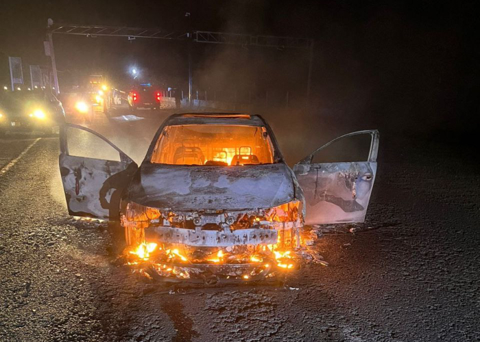 Carro se incendia en carretera de Jalisco.