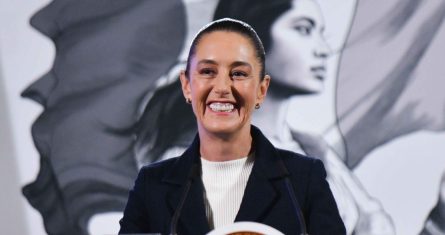 La Presidenta de México presentó el emblema de su primer año de Gobierno, en el cual se conmemorará a las mujeres indígenas.