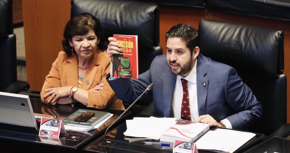 Hamlet García Almaguer en el Senado de la República.