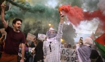 Decenas de personas durante una manifestación en apoyo a Palestina, desde Atocha hasta la plaza de Callao, a 27 de septiembre de 2024, en Madrid (España).