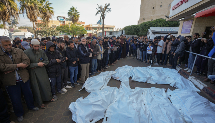 Al menos 20 personas murieron en ataques israelíes en la Franja de Gaza que se prolongaron durante la noche y el domingo, incluidos cinco niños.