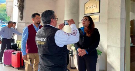 Profeco sanciona a hotel de Monterrey que negó acceso a una mujer invidente.